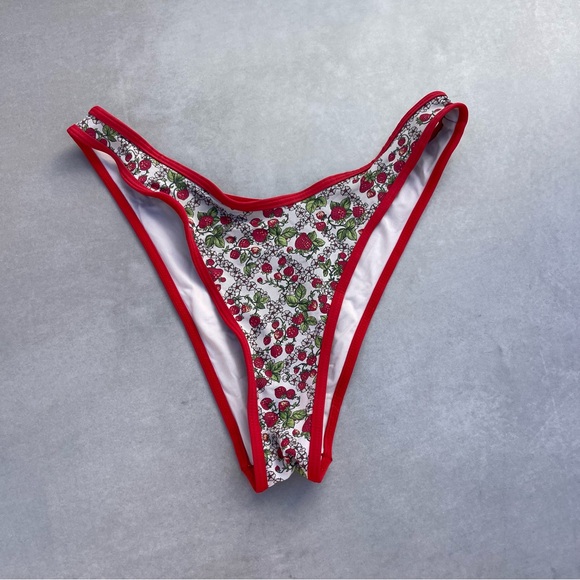 Frankie’s Bikinis Strawberry Bottom